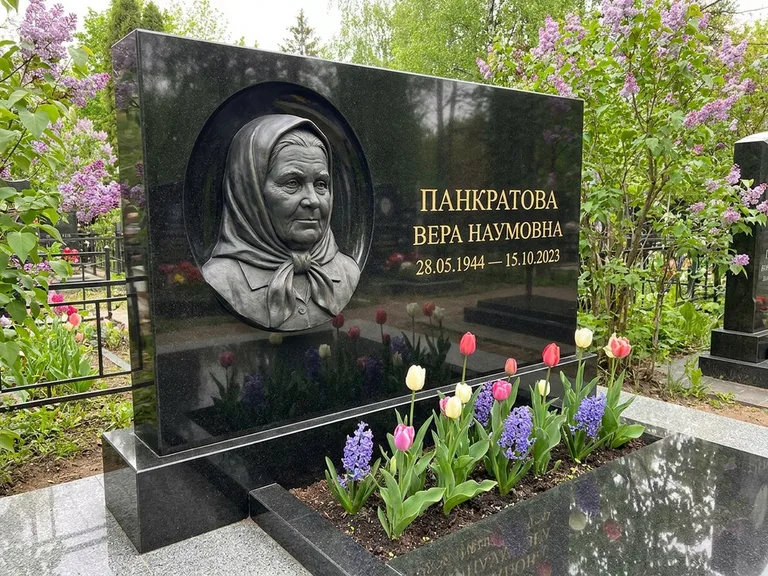 Памятник с барельефом — выполненная работа 26 в Сочи