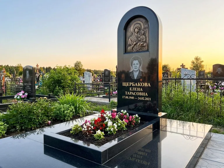 Памятник с барельефом — выполненная работа 35 в Сочи