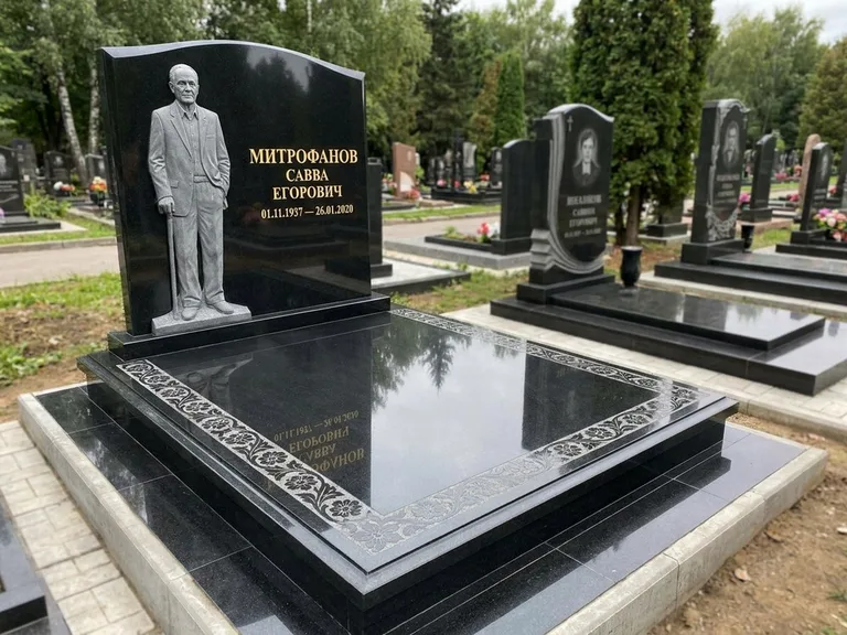 Памятник с барельефом — выполненная работа 48 в Сочи