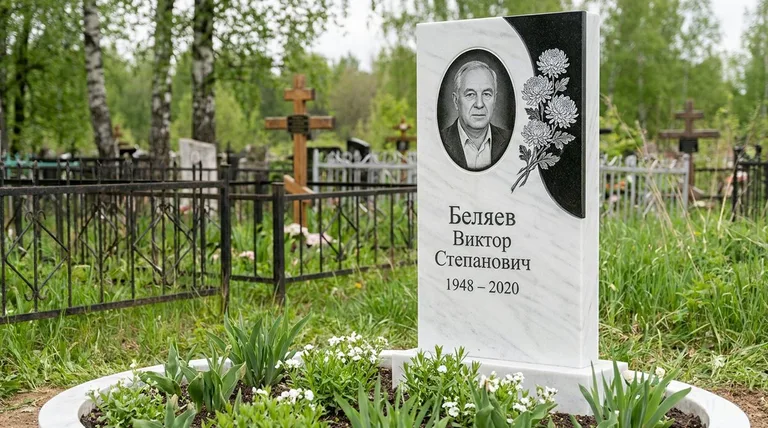 Памятник с гравировкой хризантем — выполненная работа «Беляев» в Сочи