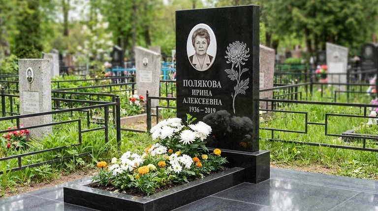 Памятник с гравировкой хризантем — выполненная работа «Полякова» в Сочи