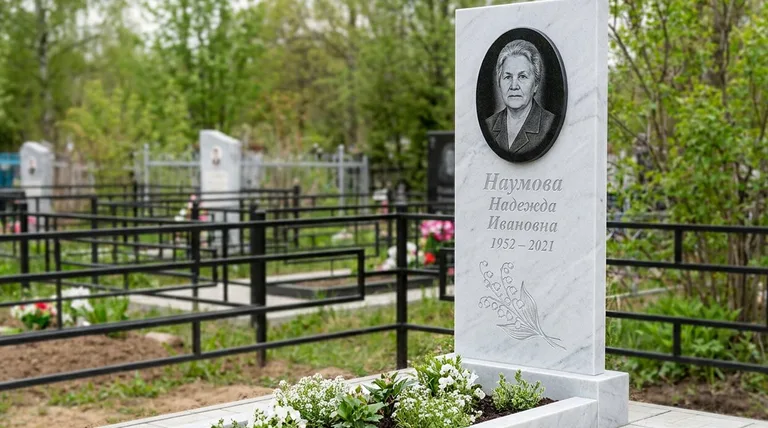 Памятник с гравировкой ландышей — выполненная работа «Наумова» в Сочи