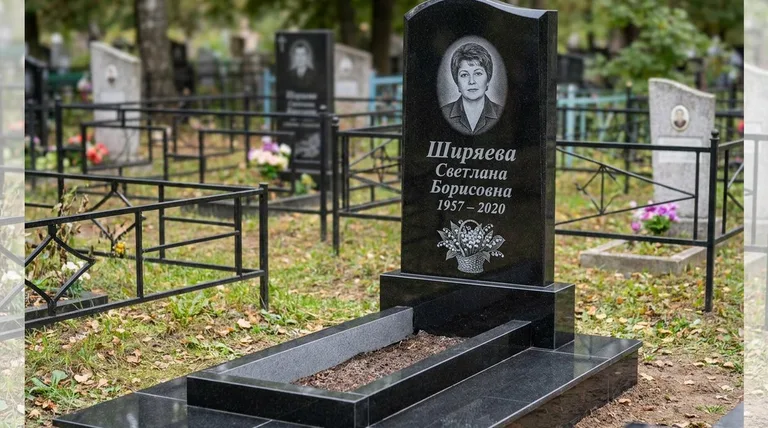 Памятник с гравировкой ландышей — выполненная работа «Ширяева» в Сочи