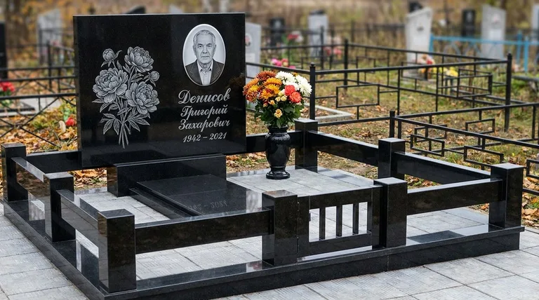 Памятник с гравировкой пионов — выполненная работа «Денисов» в Сочи
