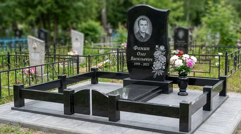 Памятник с гравировкой пионов — выполненная работа «Фомин» в Сочи
