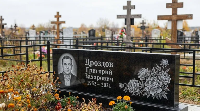 Памятник с гравировкой пионов — выполненная работа «Дроздов» в Сочи