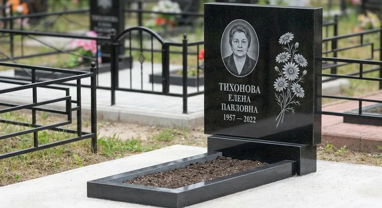 Памятник с гравировкой ромашек — выполненная работа «Тихонова» в Сочи