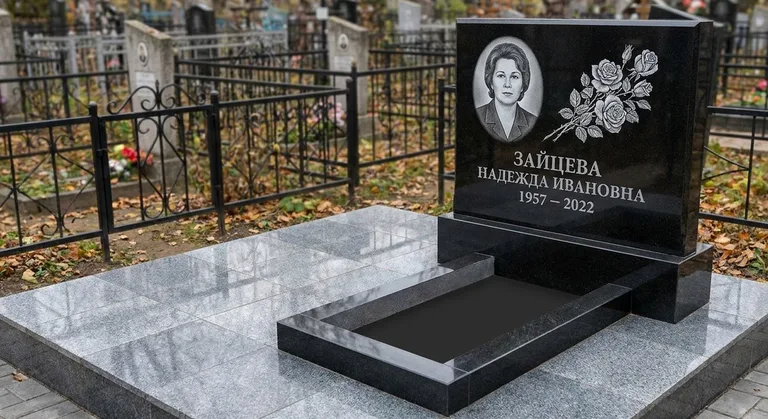Памятник с гравировкой роз — выполненная работа «Зайцева» в Сочи