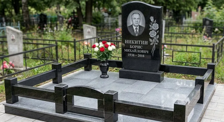 Памятник с гравировкой роз — выполненная работа «Никитин» в Сочи