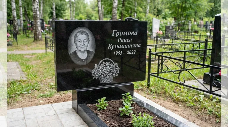 Памятник с гравировкой роз — выполненная работа «Громова» в Сочи