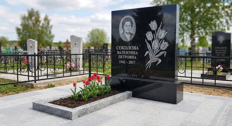 Памятник с гравировкой тюльпанов — выполненная работа «Соколова» в Сочи