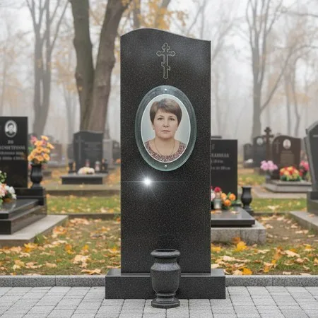 Овальный портрет на стекле 240×300 мм на памятнике в Сочи