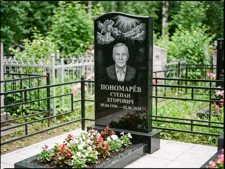 Памятник с гравировкой ангела — гравировка ангела-хранителя сбоку от портрета, работа «Лобанова» в Сочи