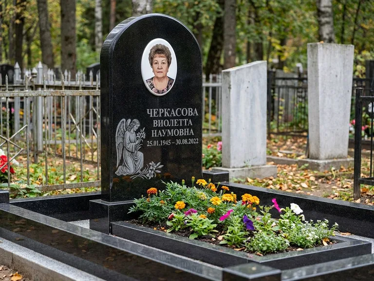 Памятник с гравировкой ангела — гравировка ангела с крестом рядом с эпитафией, работа «Журавлёва» в Сочи