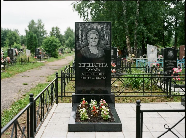 Памятник с гравировкой берёзы — гравировка берёзовой рощи в глубину, работа «Верещагина» в Сочи