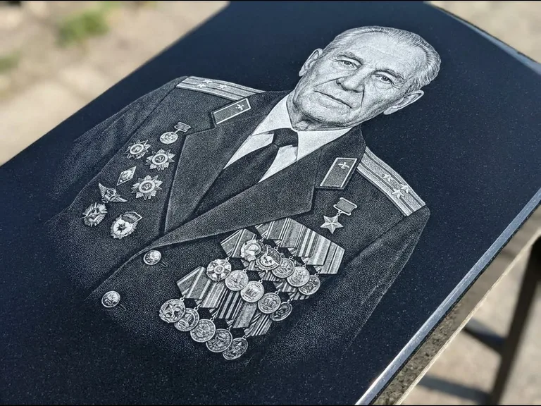 Гравировка фото на памятнике — военный / ветеран в Сочи