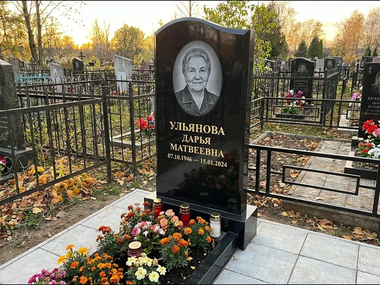 Гравировка портрета на чёрном граните — выполненная работа 12 в Сочи