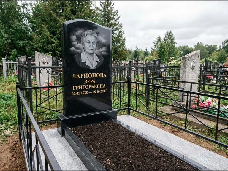 Гравировка портрета на чёрном граните — выполненная работа 16 в Сочи