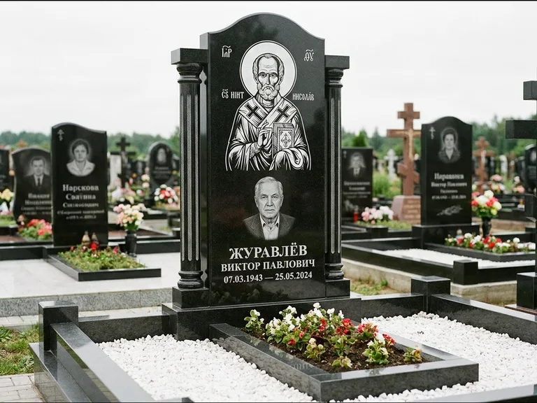 Памятник с гравировкой иконы — икона в резном киоте, работа «Верещагина» в Сочи