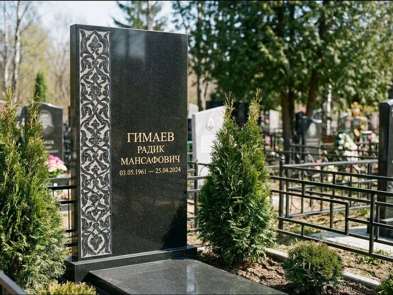 Мусульманский памятник — колонна ислими по краю стелы, работа «Гимаев» в Сочи