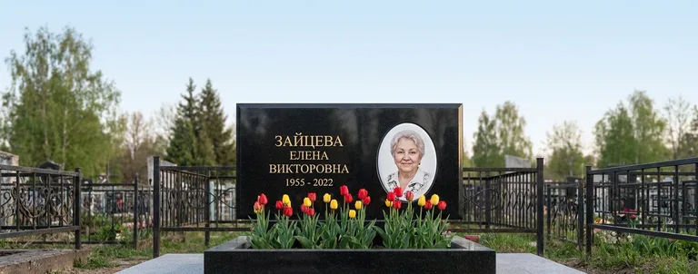 Гранитный памятник с портретом, Памятники мастерской «Мастер Каменев» на кладбищах Москвы
