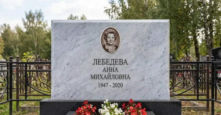 Семейный (двойной) памятник, Памятники мастерской «Мастер Каменев» на кладбищах Москвы