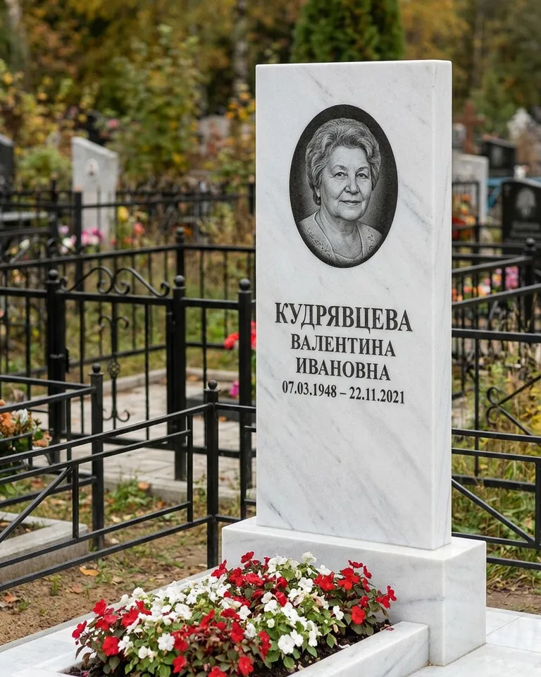 Двойной памятник под ключ с цоколем и плиткой в Сочи