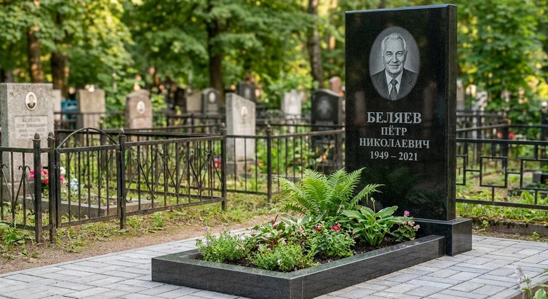Памятник под ключ в Сочи — гранитная стела с цветником и благоустройством, установлен под ключ