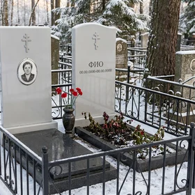 Памятник из полимера с арочным верхом с крестом на двоих
