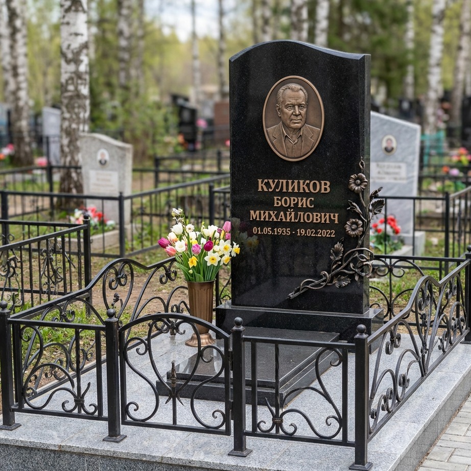 Пример дизайна: Гранитный памятник с металлическим декором — фото и цена