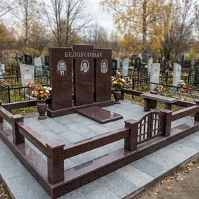 Семейный мемориальный комплекс из красного гранита