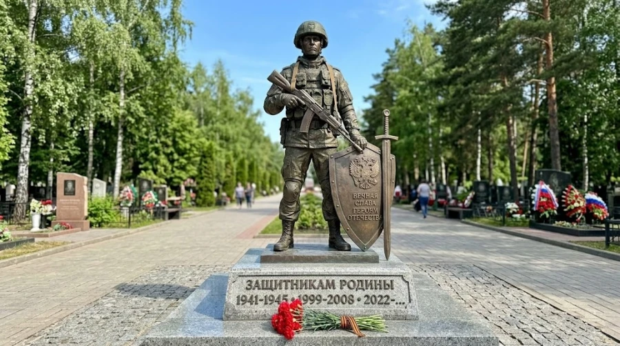 pamyatnik-soldatu-v-polnyy-rost